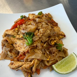 Pad Kee Mao (Drunken Noodles) 🌶️🌶️ (Chicken/Tofu)