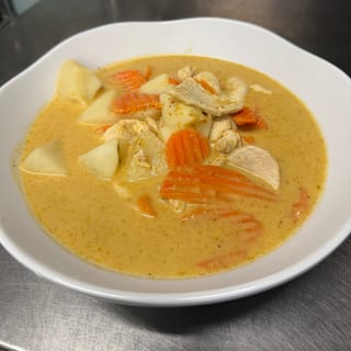 Yellow Curry Chicken Serve with Jasmine Rice